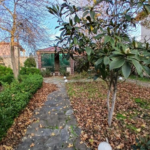 Zövq və keyfiyyətlə inşa olunmuşi villa satılır