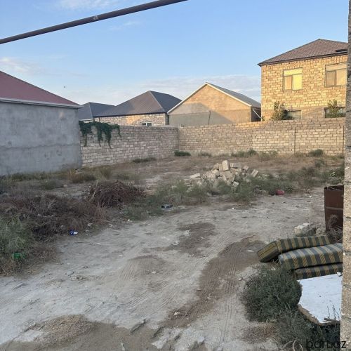 Binədə 4 sot torpaq sahəsi satilir.