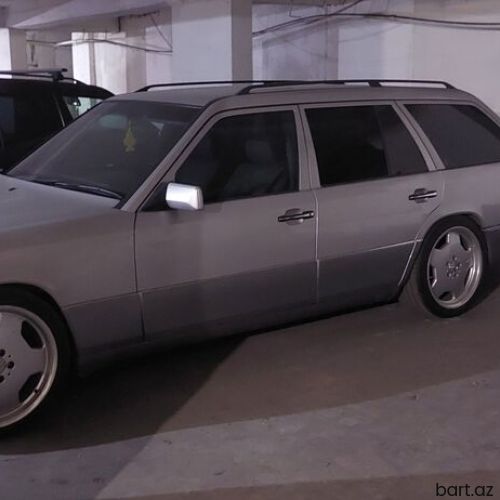 Mercedes-Benz 220: 2.2 l | 1995 il