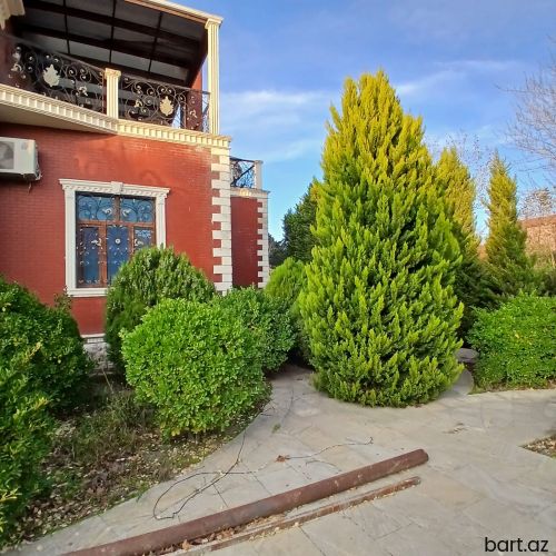 Zövq və keyfiyyətlə inşa olunmuşi villa satılır
