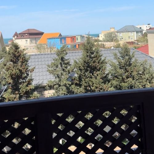 Zövq və keyfiyyətlə inşa olunmuşi ev satılır