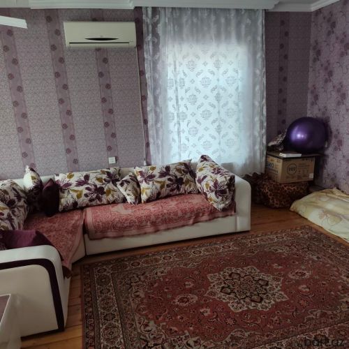 Xocəsən qəs-də 8 otaqli həyət evi satilir.