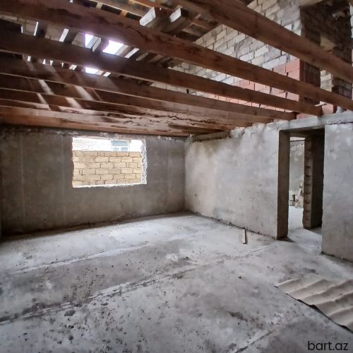 Buzovnada 12 otaqlı həyət evi.