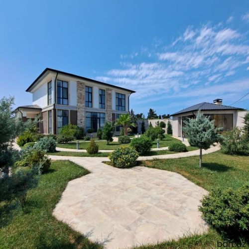 2 mərtəbəli bağ evi