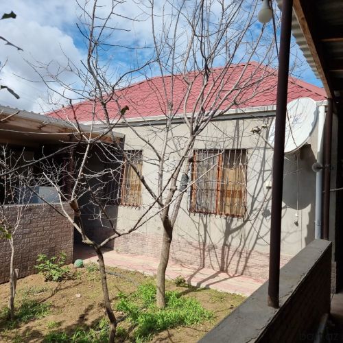 Buzovna-Maştağa yolunda həyət evi satılır