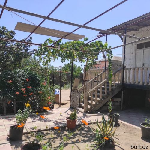 7 otaqlı həyət evi