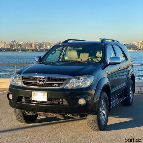 Toyota Fortuner: 4 l | 2005 il Ofrouder/SUV
