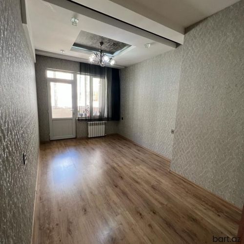 Tbiliski pr-də 3 otaqli mənzil satilir.