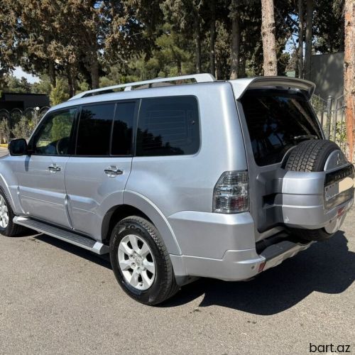 Mitsubishi Pajero: 3.5 l | 2011 il
