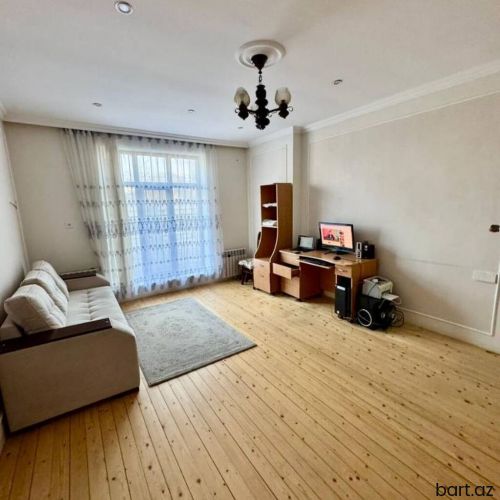 8-ci kilometrdə 5 otaqli həyət evi satilir.