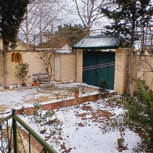 Buzovna qəsəbəsində həyət  evi