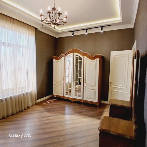 2 mərtəbə 10 otaq villa