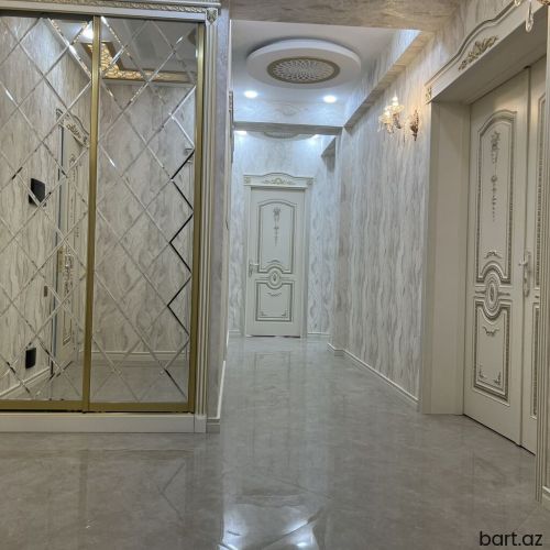 Yasamalda 4 otaqli mənzil satilir.