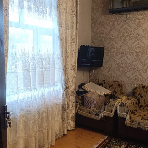 2 otaqlı həyət evi satılır