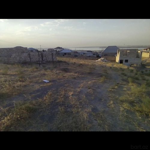 Hökməli qəs-də 3 sot torpaq sahəsi satilir.
