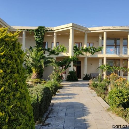 Buzovna  qəsəbəsində bağ evi