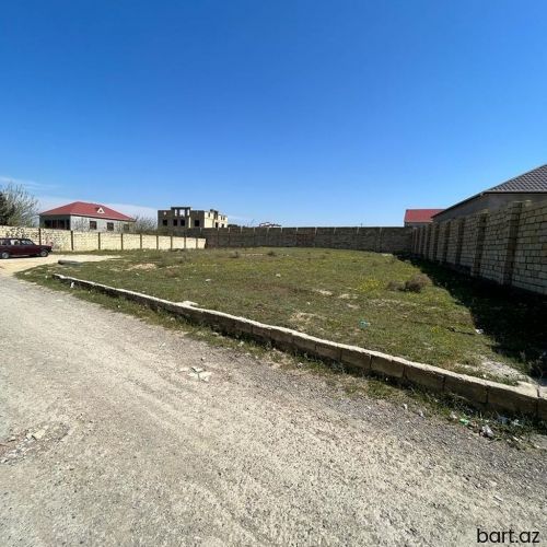 Saray qəsəbəsində 12 sot torpaq sahesi satilir.