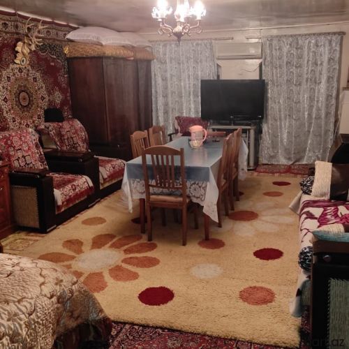 Buzovna-Maştağa yolunda həyət evi satılır