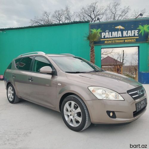 Kia Ceed: 1.4 l | 2008 il 